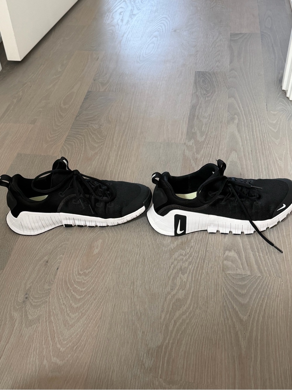 Nike Women’s Free Metcon 6 Black &  White, Size 11, EUC LIKE NEW - Picture 4 of 16